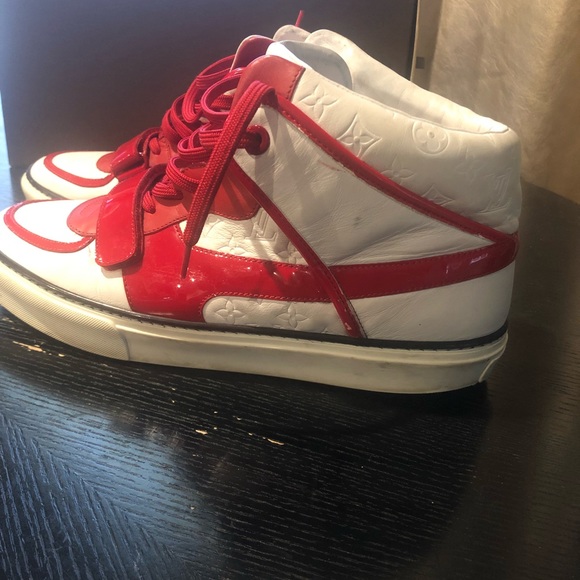 Louis Vuitton authentic sneakers 9.5US - Picture 2 of 2